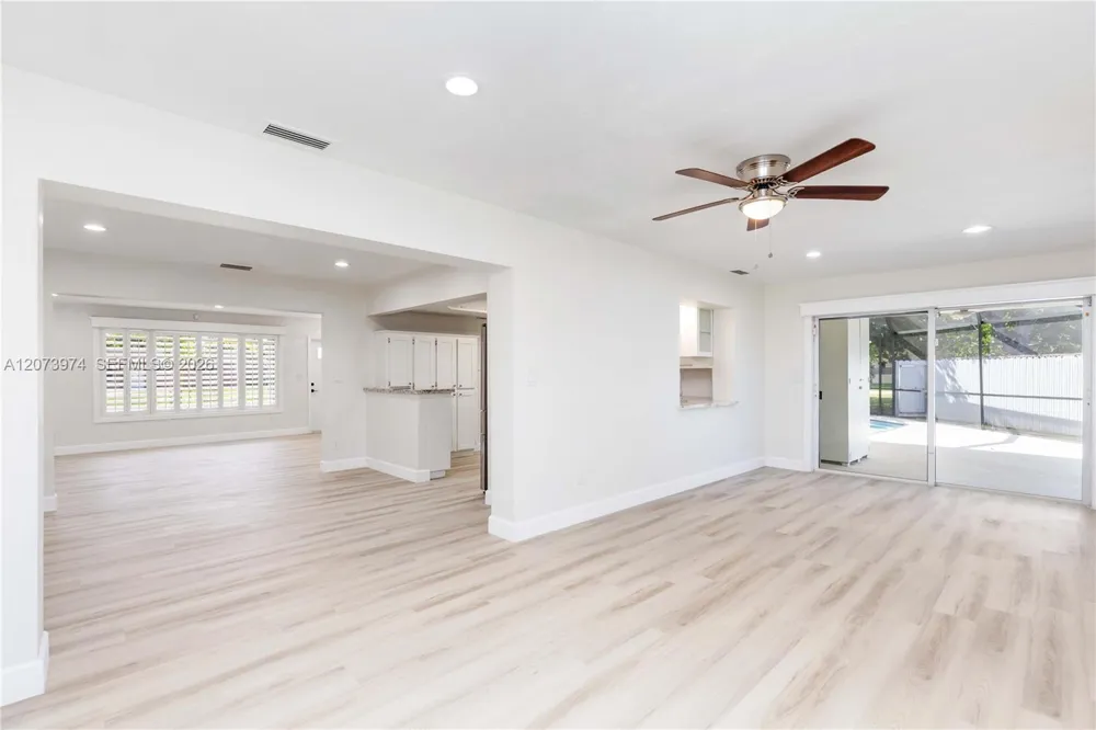 1900 NW 82nd Ter Pembroke Pines, FL 33024