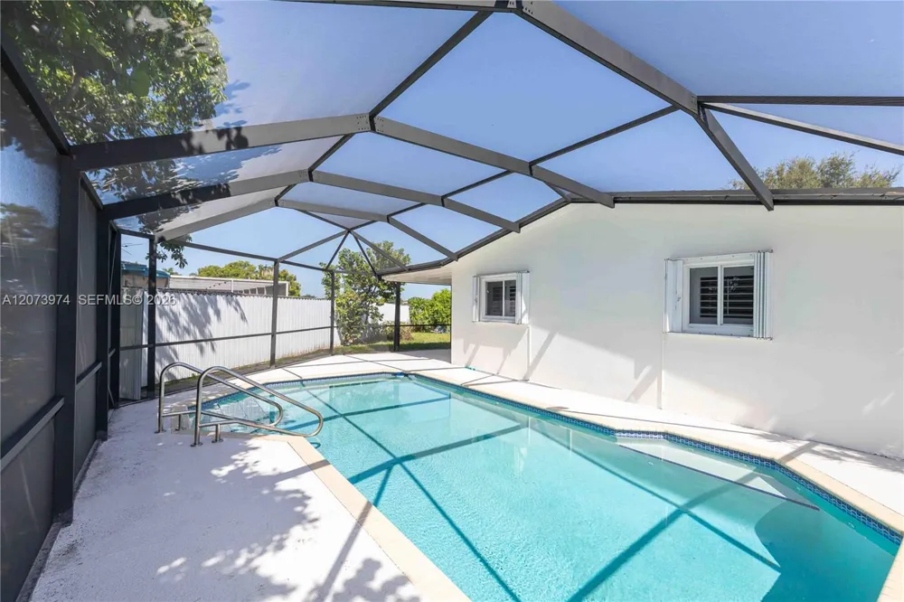 1900 NW 82nd Ter Pembroke Pines, FL 33024