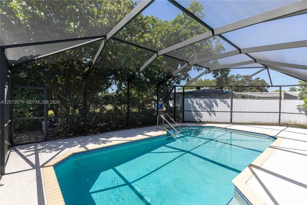 1900 NW 82nd Ter Pembroke Pines, FL 33024