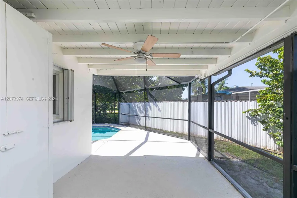 1900 NW 82nd Ter Pembroke Pines, FL 33024