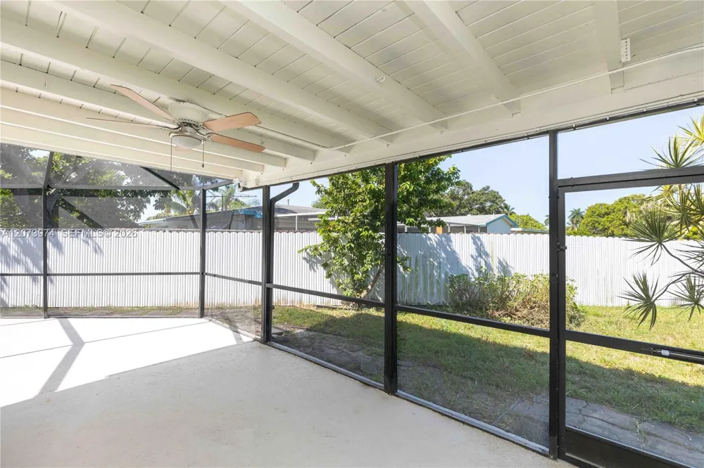 1900 NW 82nd Ter Pembroke Pines, FL 33024