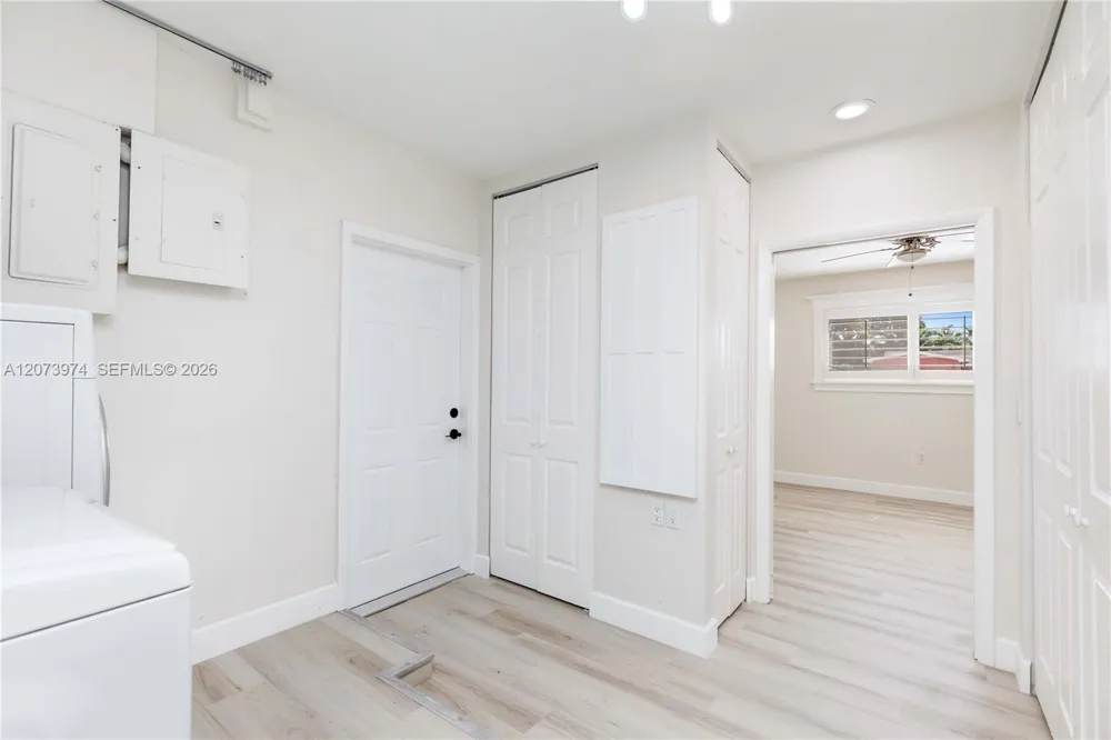 1900 NW 82nd Ter Pembroke Pines, FL 33024