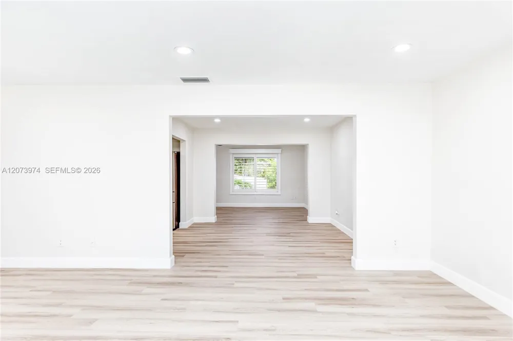 1900 NW 82nd Ter Pembroke Pines, FL 33024