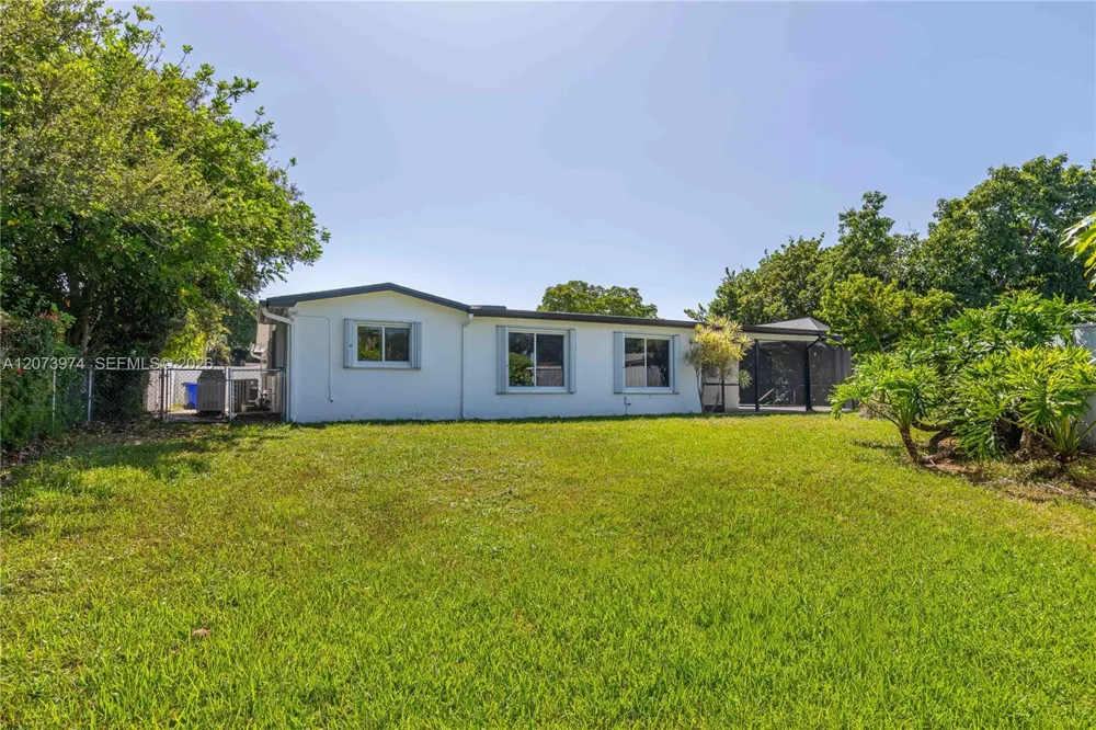 1900 NW 82nd Ter Pembroke Pines, FL 33024