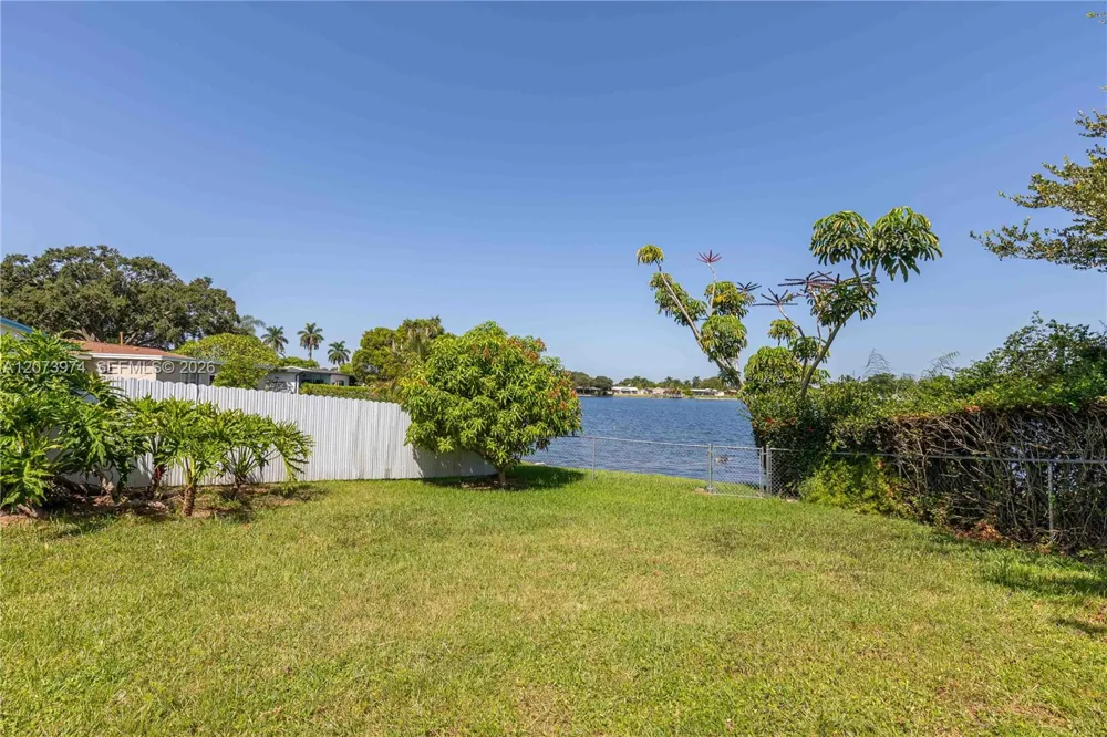 1900 NW 82nd Ter Pembroke Pines, FL 33024