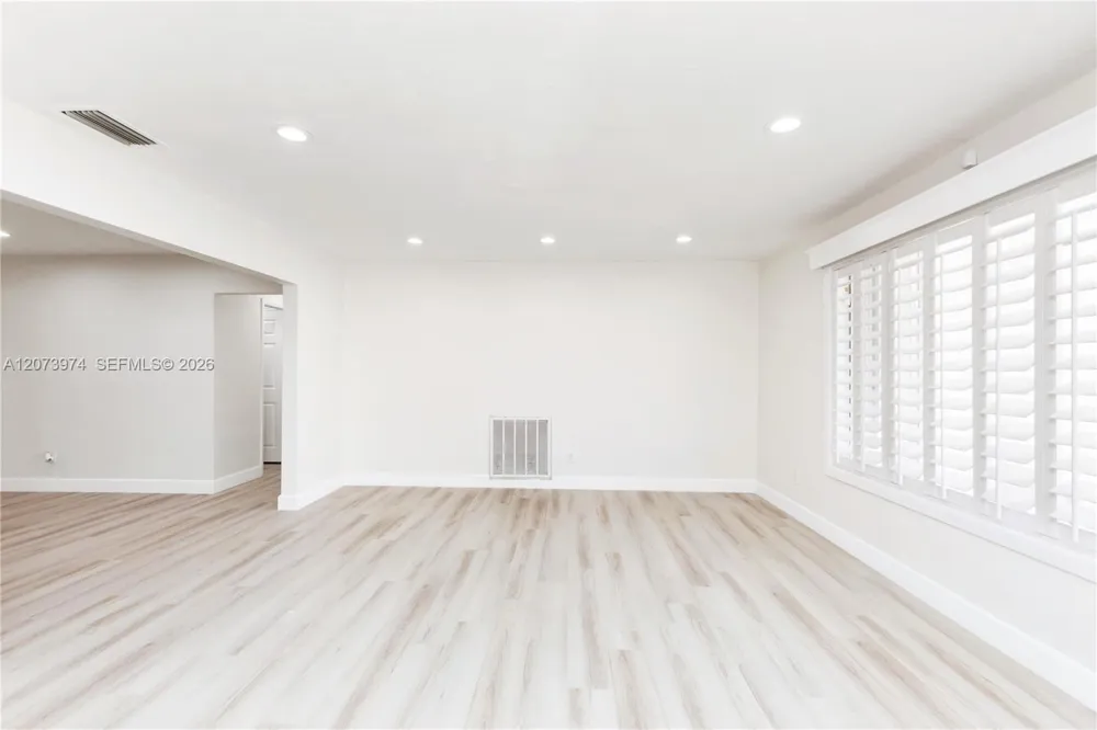 1900 NW 82nd Ter Pembroke Pines, FL 33024