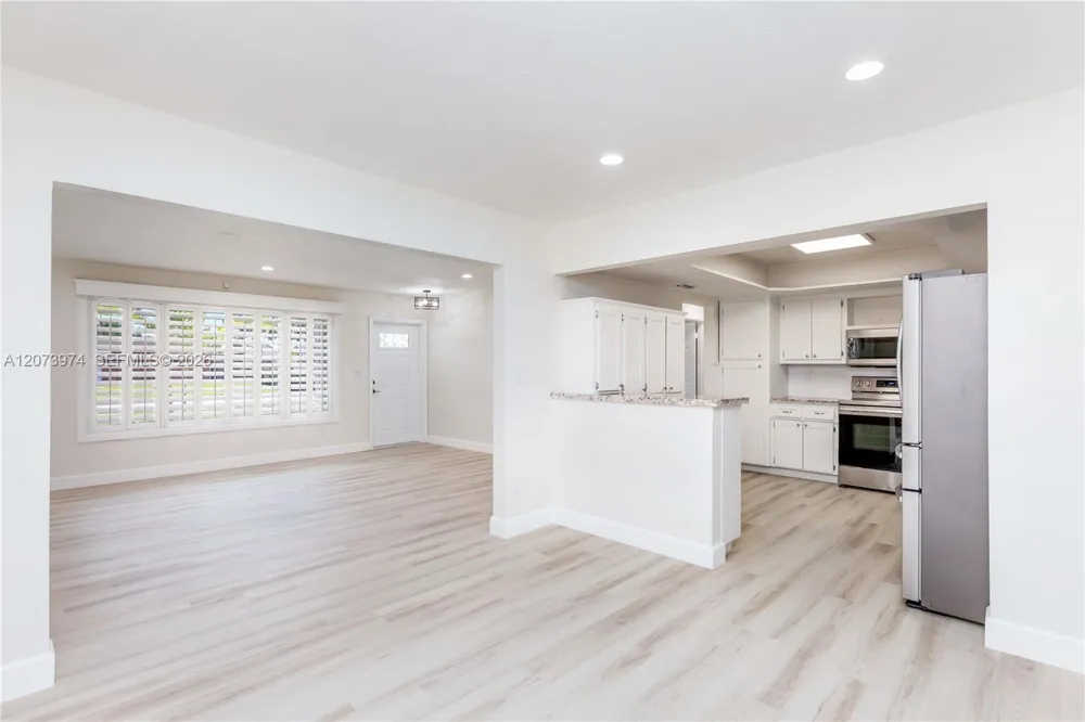1900 NW 82nd Ter Pembroke Pines, FL 33024