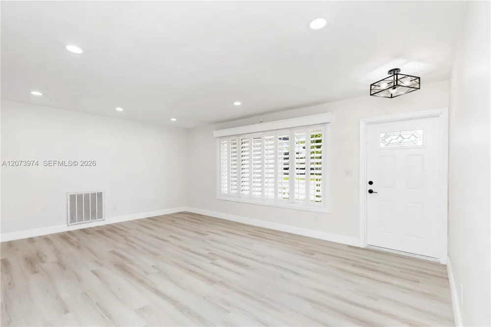 1900 NW 82nd Ter Pembroke Pines, FL 33024