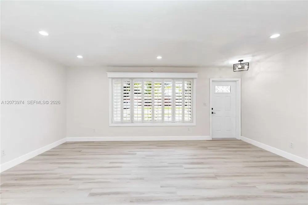 1900 NW 82nd Ter Pembroke Pines, FL 33024
