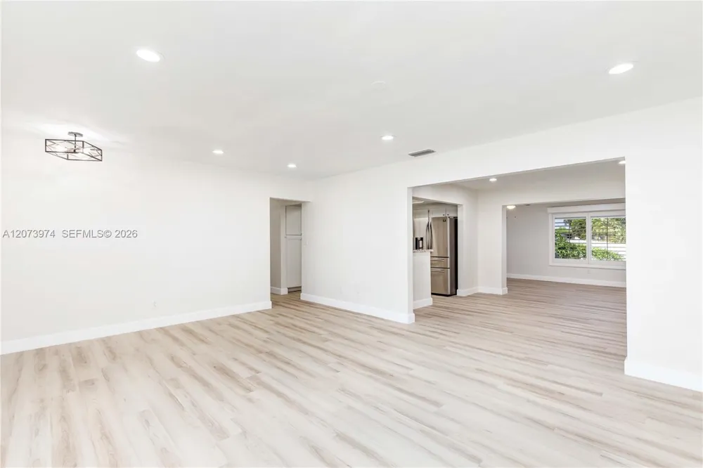 1900 NW 82nd Ter Pembroke Pines, FL 33024