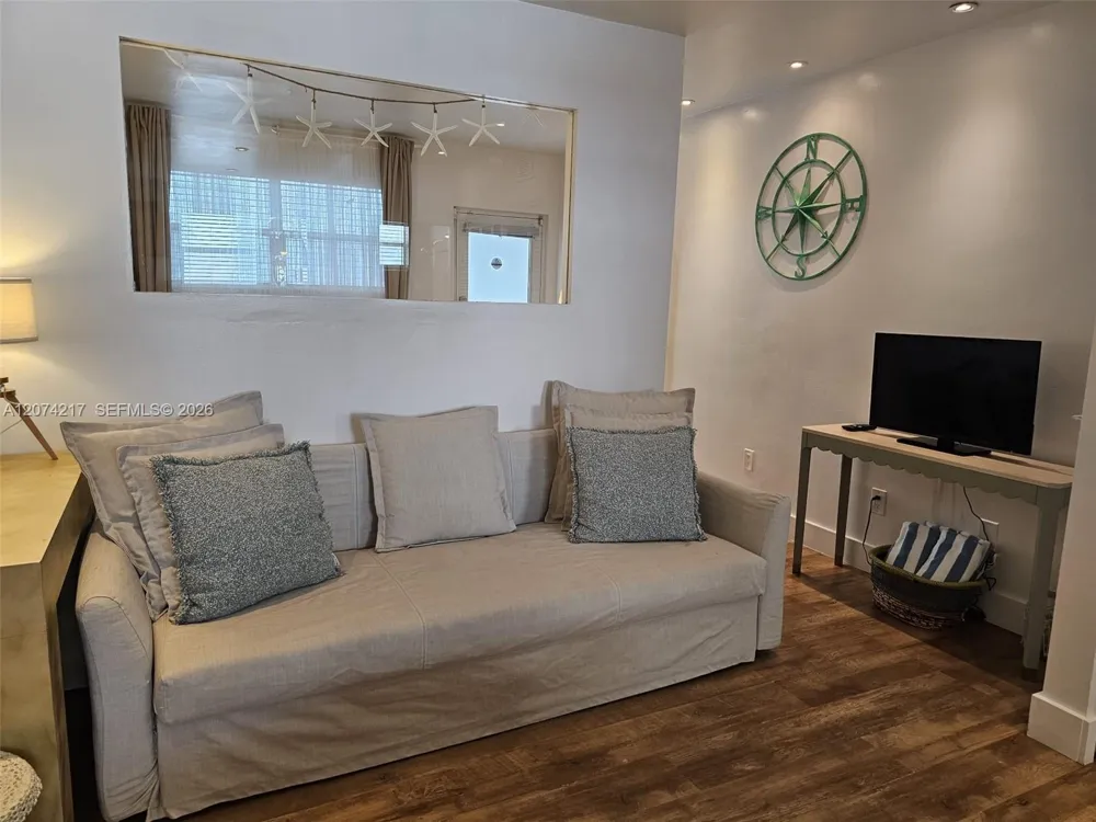 751 Collins Ave #3 Miami Beach, FL 33139