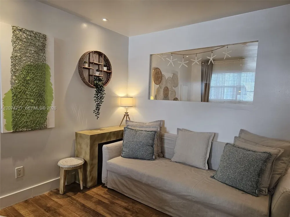 751 Collins Ave #3 Miami Beach, FL 33139
