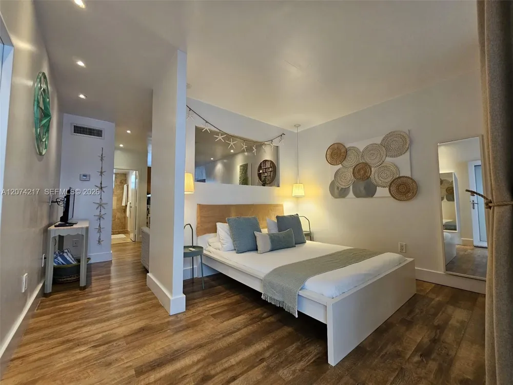 751 Collins Ave #3 Miami Beach, FL 33139