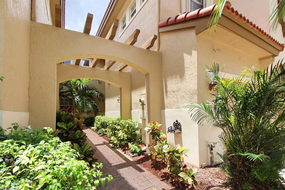 5794 NW 119TH TERRACE Coral Springs, FL 33076