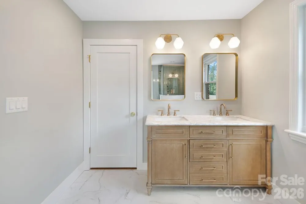 55 Cisco Road Asheville, NC 28805