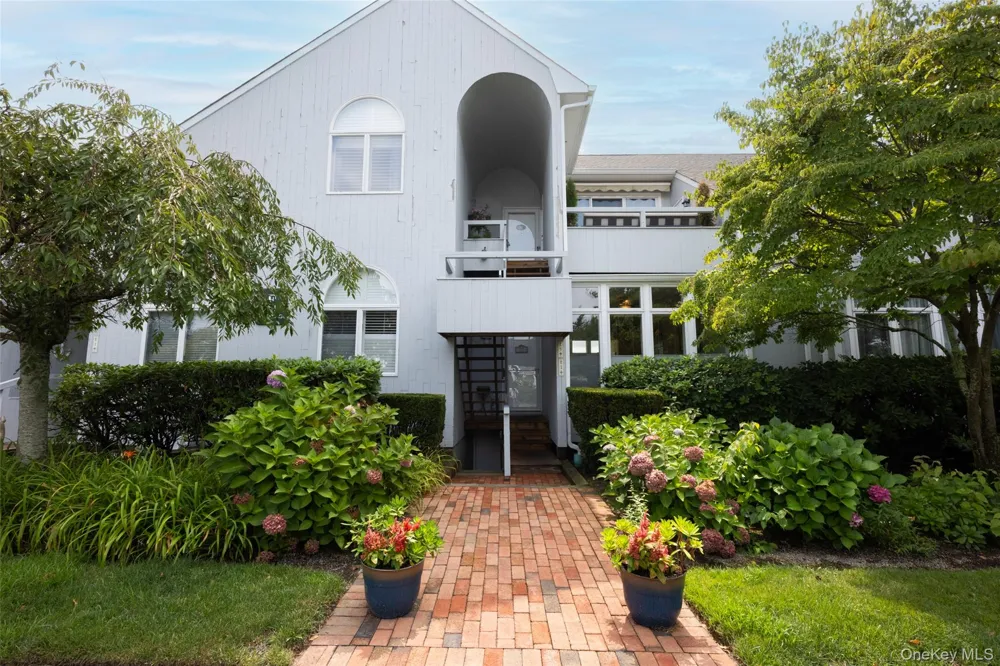 400 Noyack Road #E2 Southampton, NY 11968