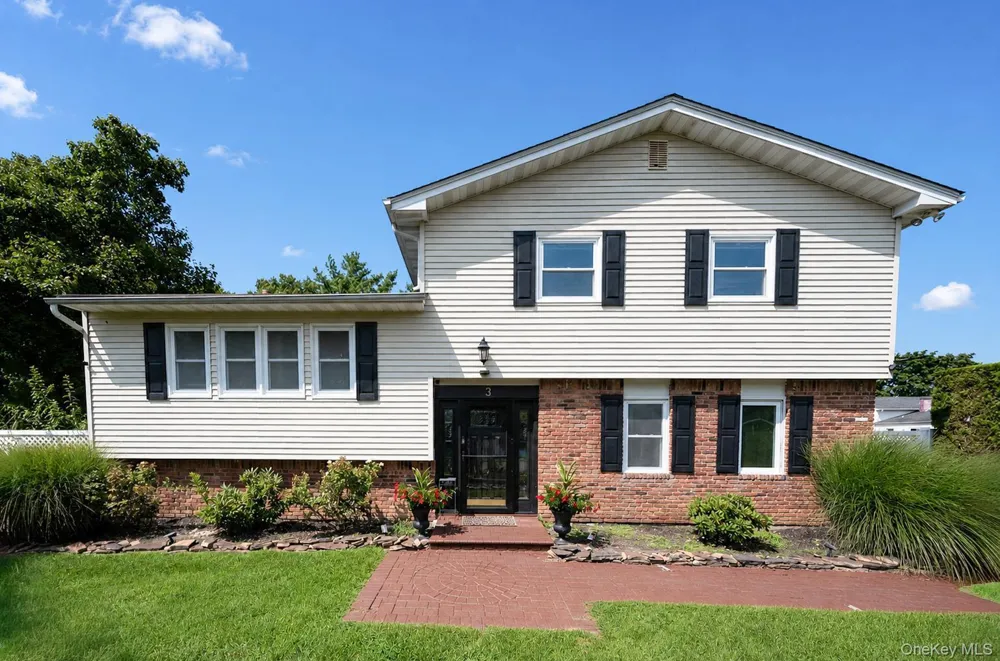 3 Humming Lane Coram, NY 11727