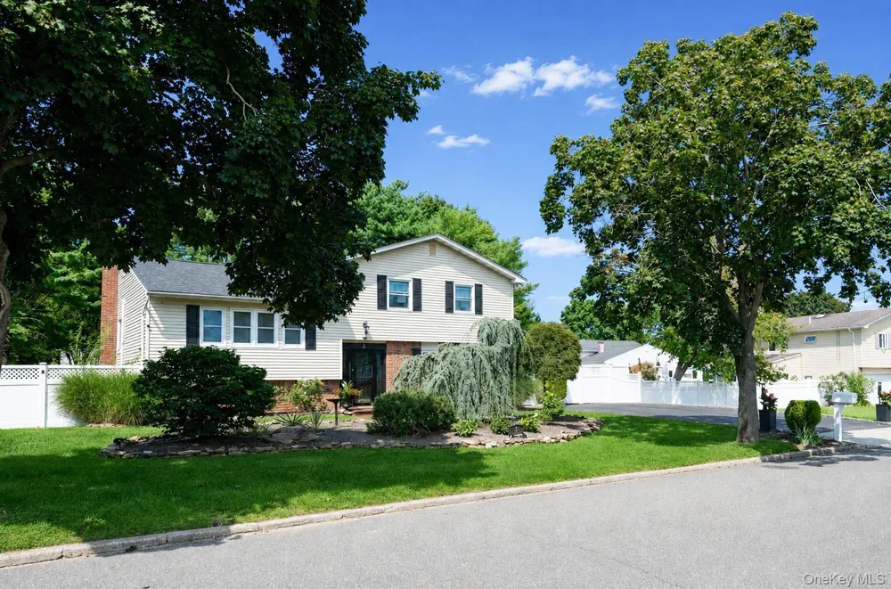 3 Humming Lane Coram, NY 11727