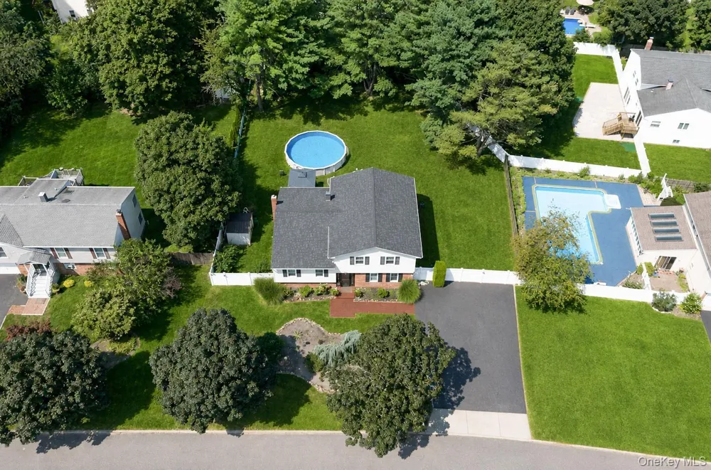 3 Humming Lane Coram, NY 11727