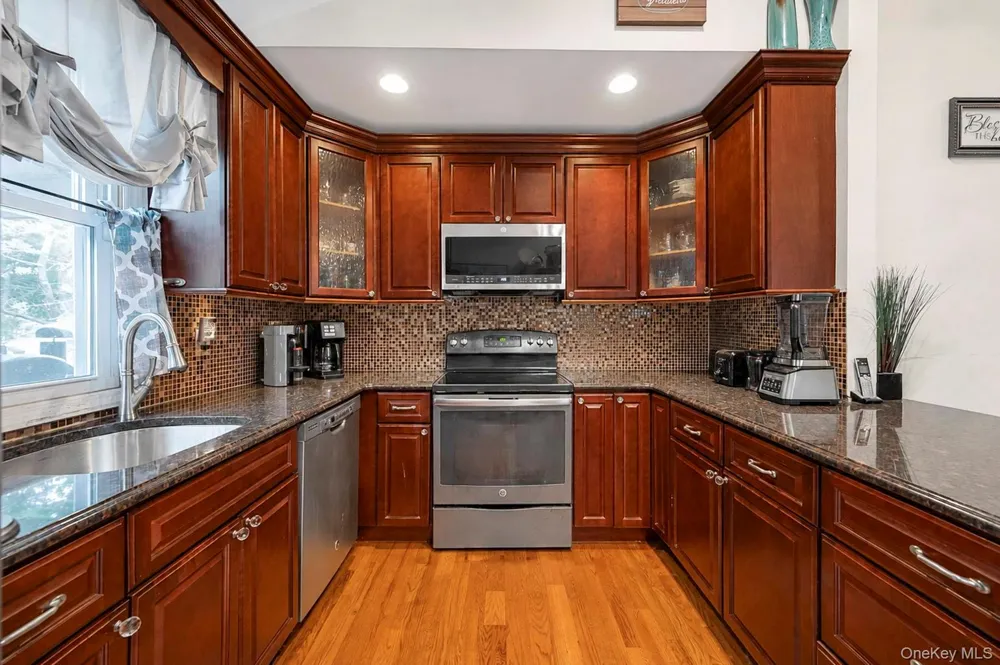 3 Humming Lane Coram, NY 11727