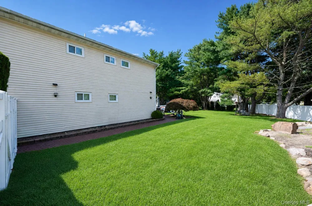 3 Humming Lane Coram, NY 11727