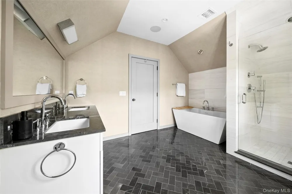 67 Buell Lane Extension East Hampton, NY 11963