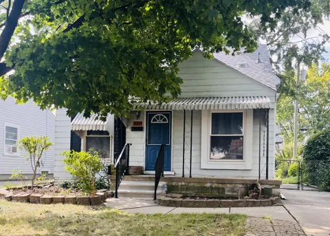 2009 Buckingham Avenue