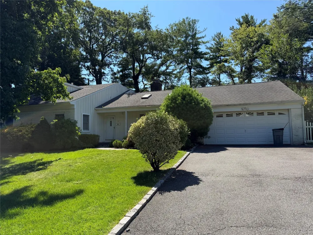60 Oaktree Lane Manhasset, NY 11030