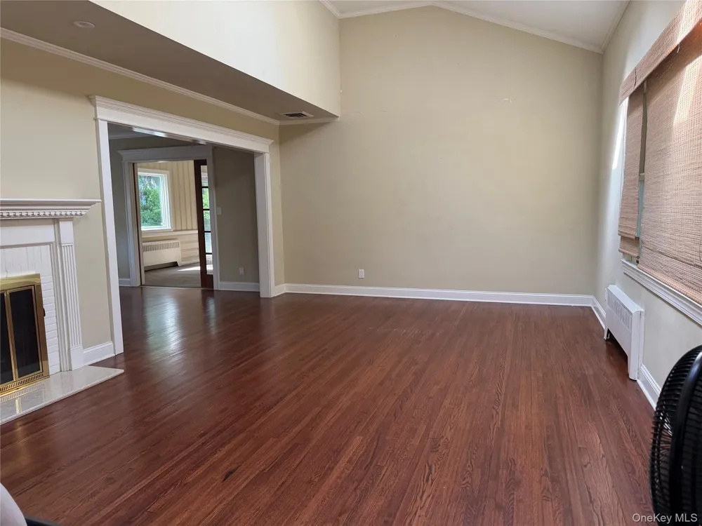 60 Oaktree Lane Manhasset, NY 11030