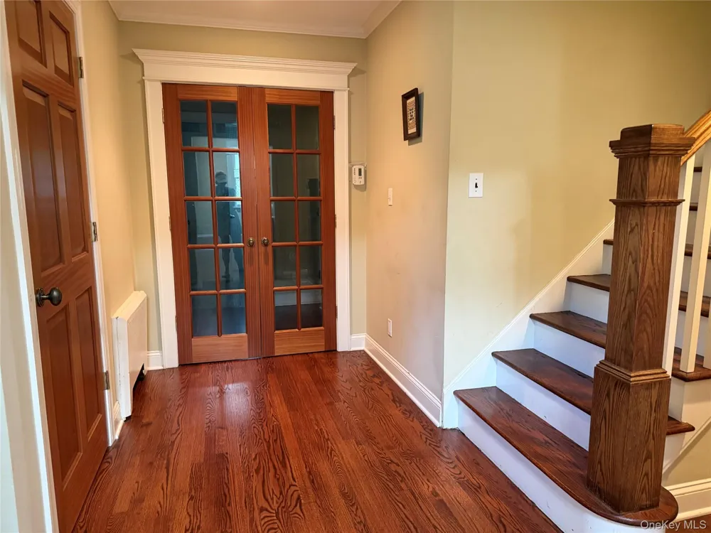 60 Oaktree Lane Manhasset, NY 11030