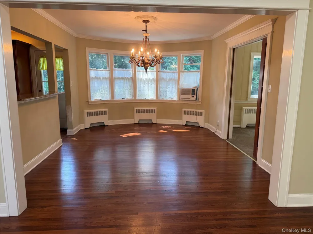 60 Oaktree Lane Manhasset, NY 11030