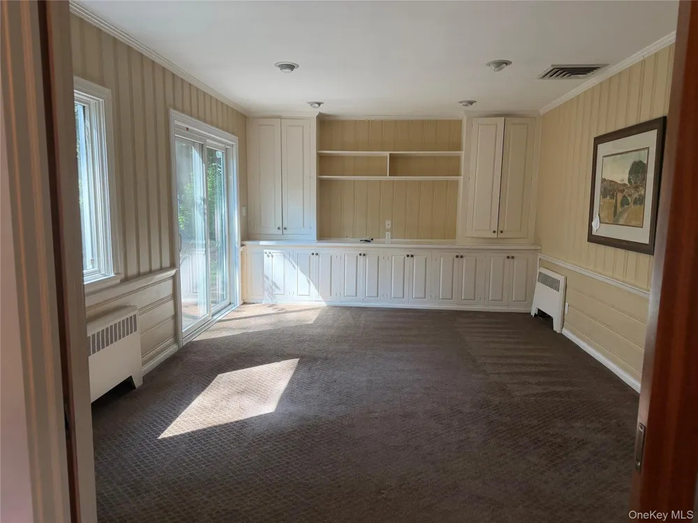 60 Oaktree Lane Manhasset, NY 11030