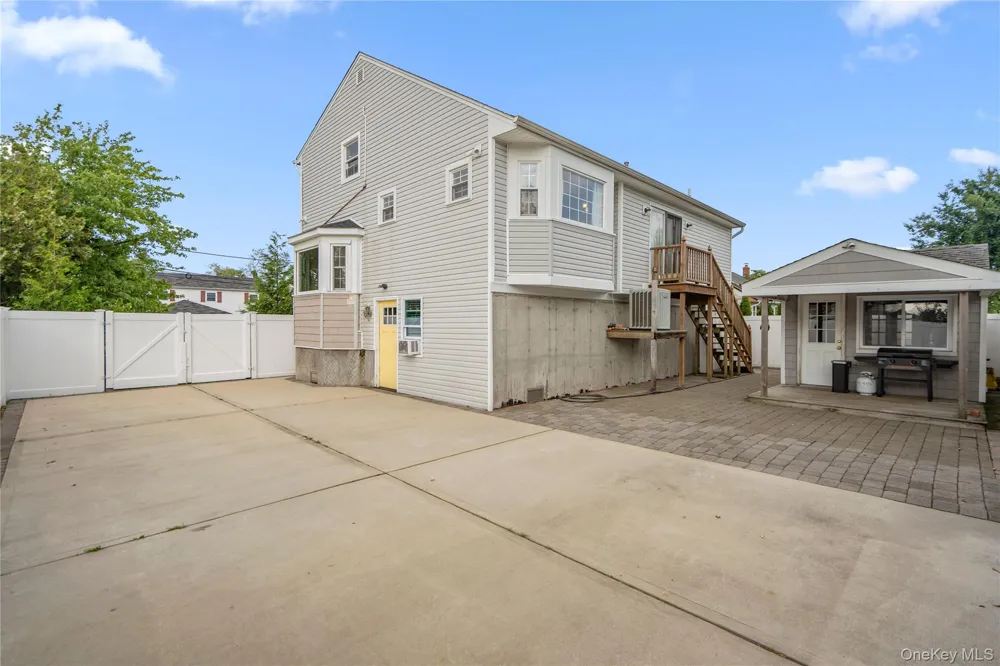 4 Wilshire Court Freeport, NY 11520
