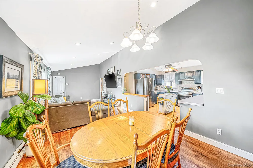 3 Newcomb Trail Ridge, NY 11961