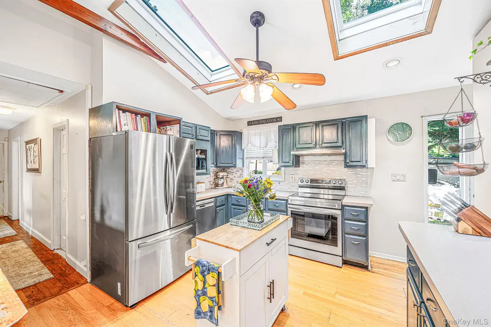 3 Newcomb Trail Ridge, NY 11961