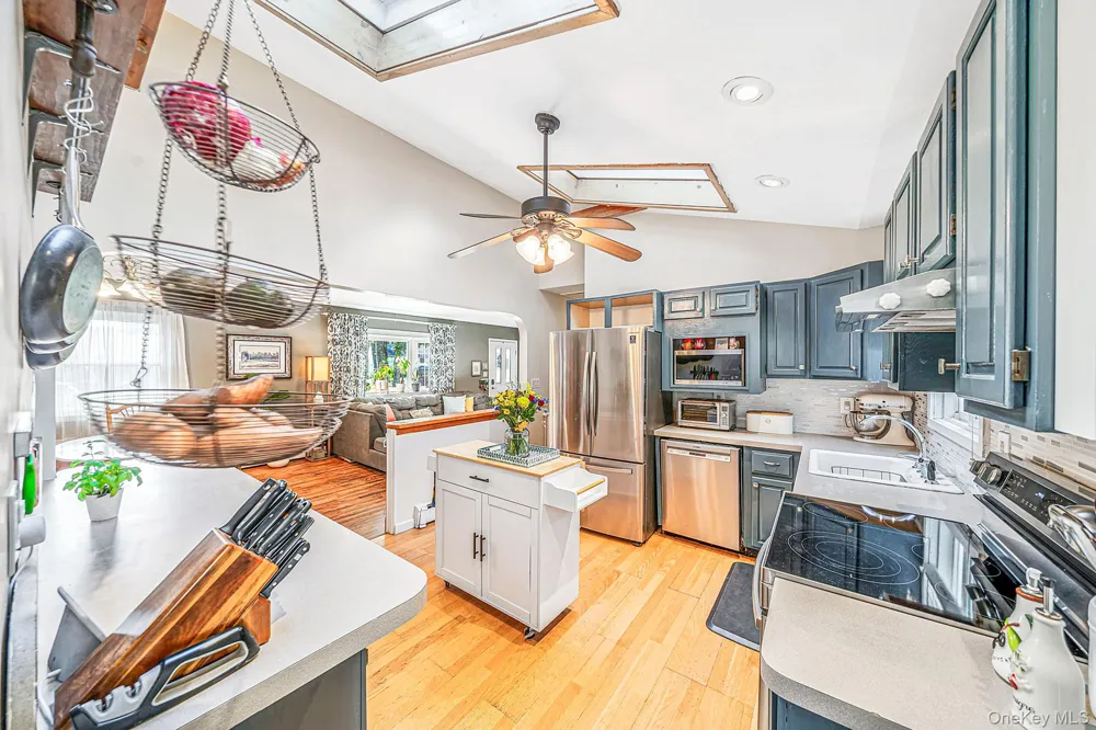 3 Newcomb Trail Ridge, NY 11961