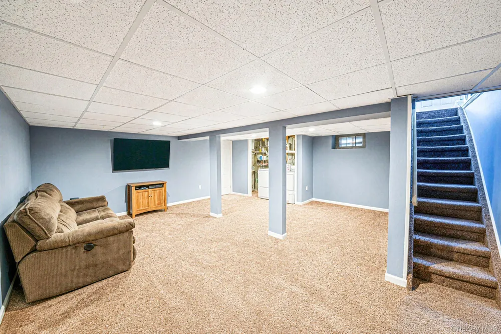 3 Newcomb Trail Ridge, NY 11961