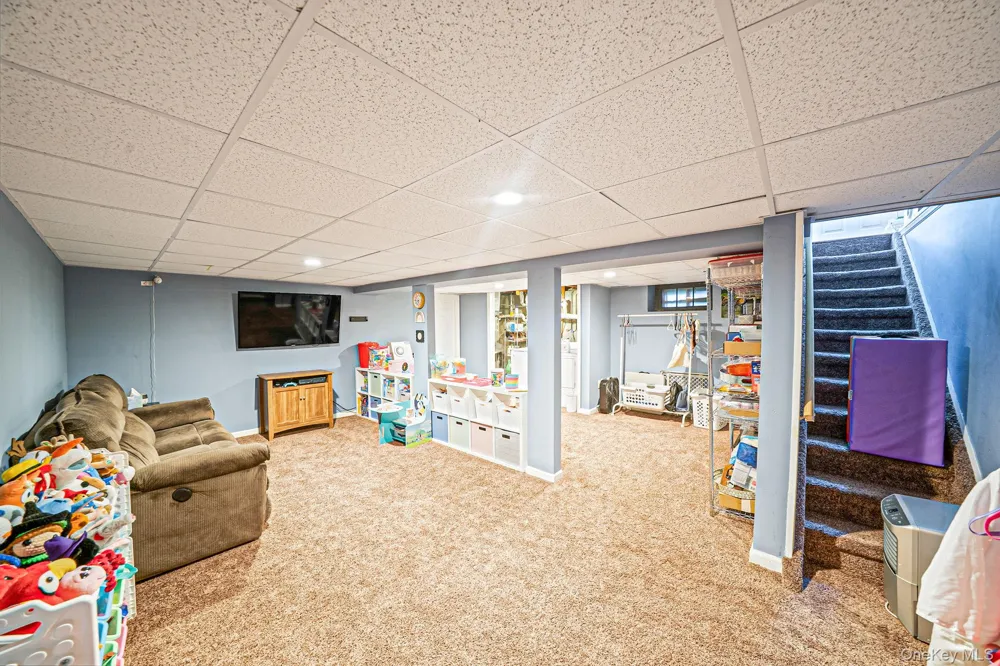 3 Newcomb Trail Ridge, NY 11961