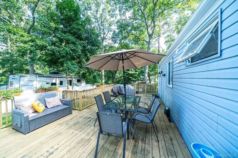 3 Newcomb Trail Ridge, NY 11961