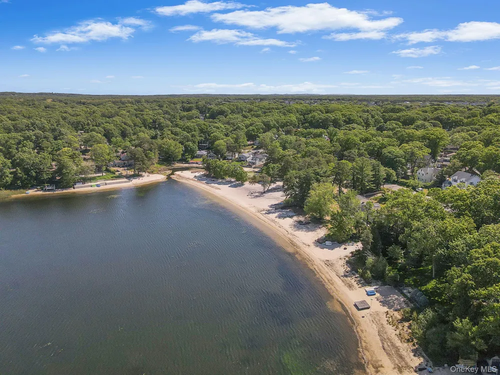 3 Newcomb Trail Ridge, NY 11961