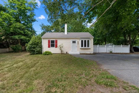 685 Horseblock Road