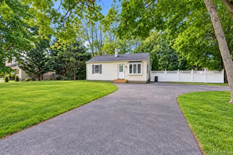 685 Horseblock Road