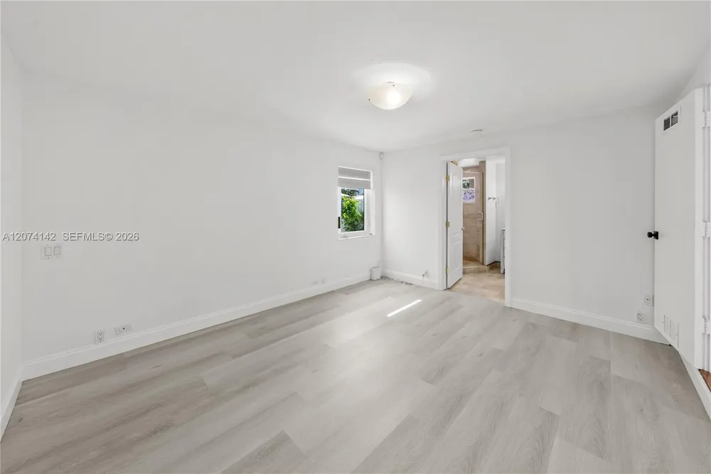3130 SW 27th Ter Miami, FL 33133