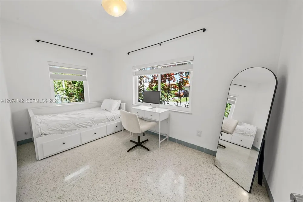 3130 SW 27th Ter Miami, FL 33133