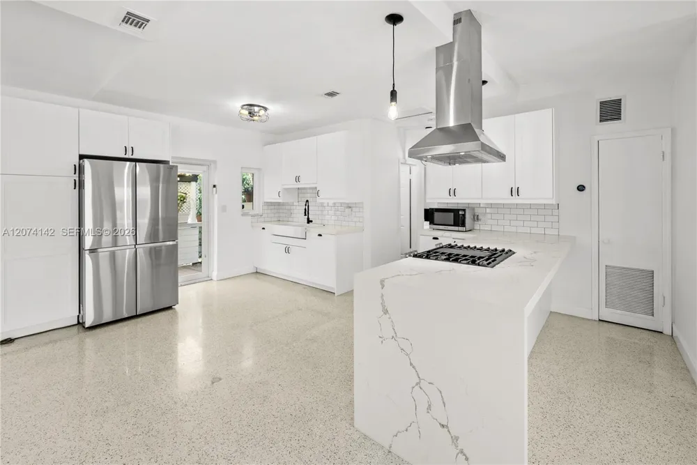 3130 SW 27th Ter Miami, FL 33133