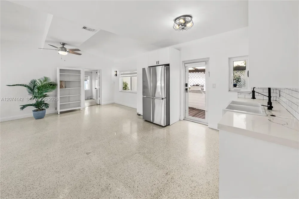 3130 SW 27th Ter Miami, FL 33133