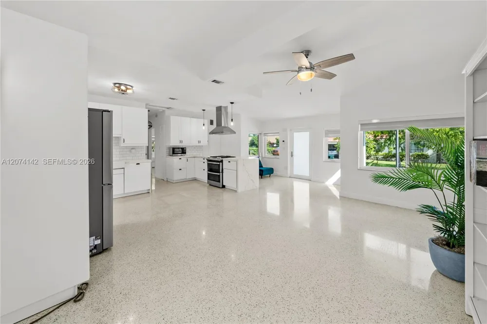 3130 SW 27th Ter Miami, FL 33133
