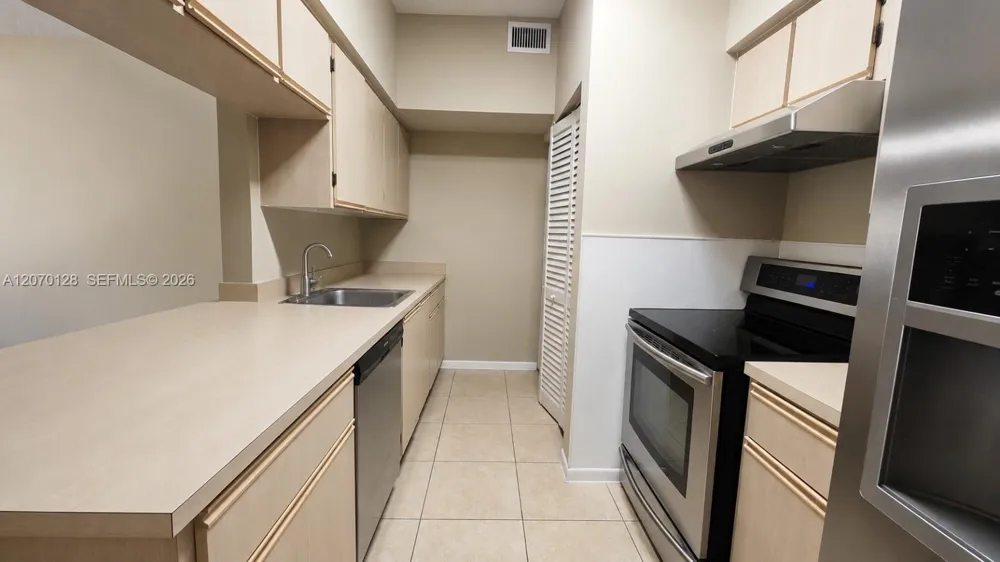 18332 NW 68th Ave #H Hialeah, FL 33015