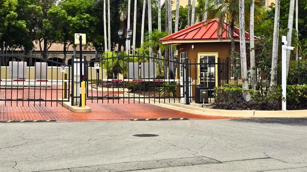 18332 NW 68th Ave #H Hialeah, FL 33015