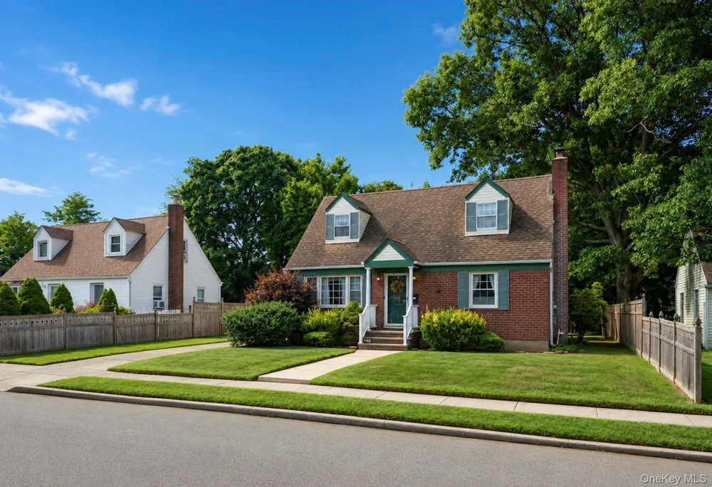 44 Maple Drive Amityville, NY 11701